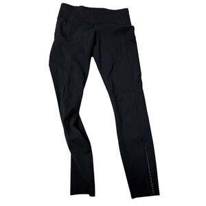 Lululemon Fast and Free 7/8 Tight II, a popular high-rise running legging. ￼6